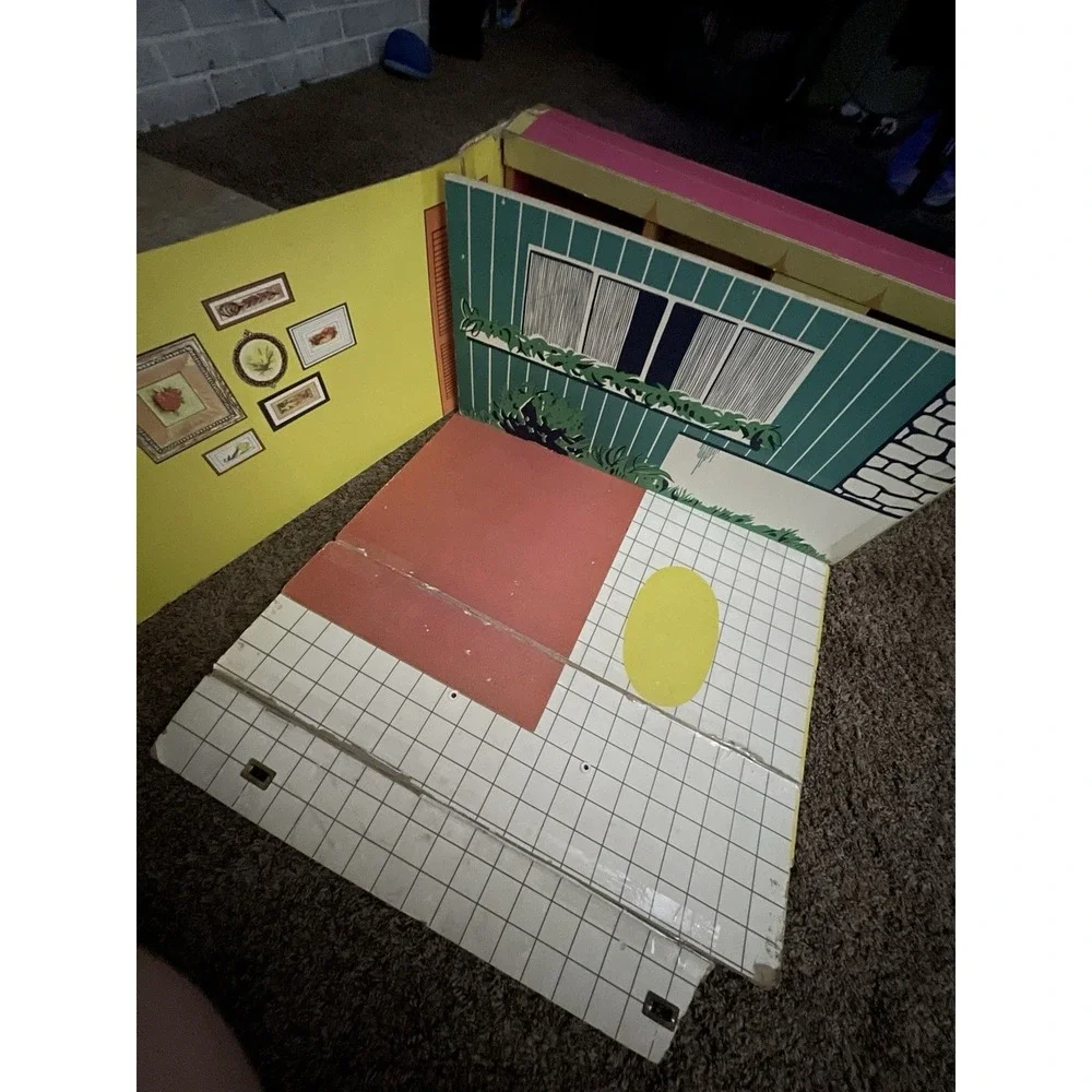1962 Mattel Barbie Dream House With Furniture / Vinyls/ Pennant/ Photo- Fold‎ Up